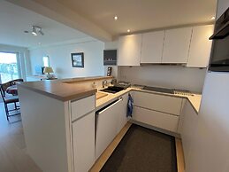 Sea View Stay for 6 Guests