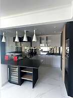 Modern Apartment - 3br- 6P - Palm Beah