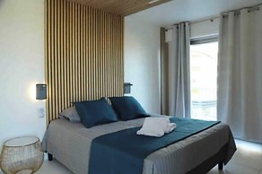 Modern Apartment - 3br- 6P - Palm Beah