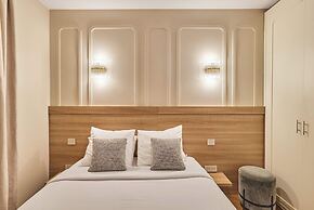 Superb Air-conditioned Flat on the Champs Elysees