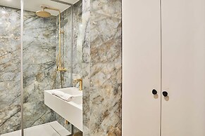 Superb Air-conditioned Flat on the Champs Elysees