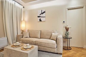 Superb Air-conditioned Flat on the Champs Elysees