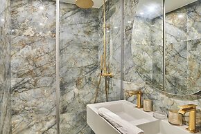Superb Air-conditioned Flat on the Champs Elysees