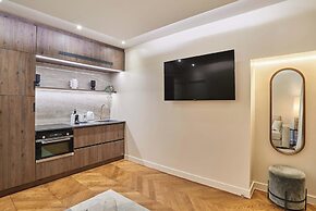 Superb Air-conditioned Flat on the Champs Elysees