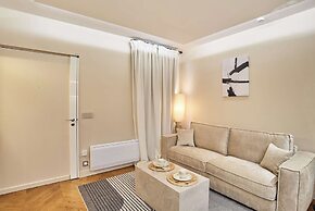 Superb Air-conditioned Flat on the Champs Elysees