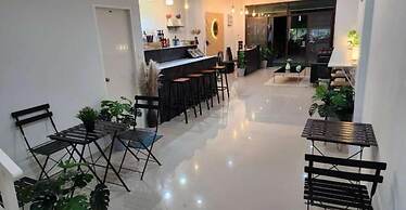 DA Airport Hotel