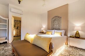 PinkPrivate Sanur - for Cool Adults Only