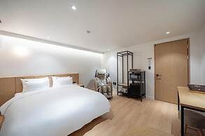 Brown Dot Hotel NamGumi