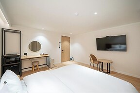 Brown Dot Hotel NamGumi