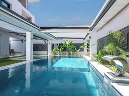 Captain Napoleon Paterakis CNP Luxurious Suites