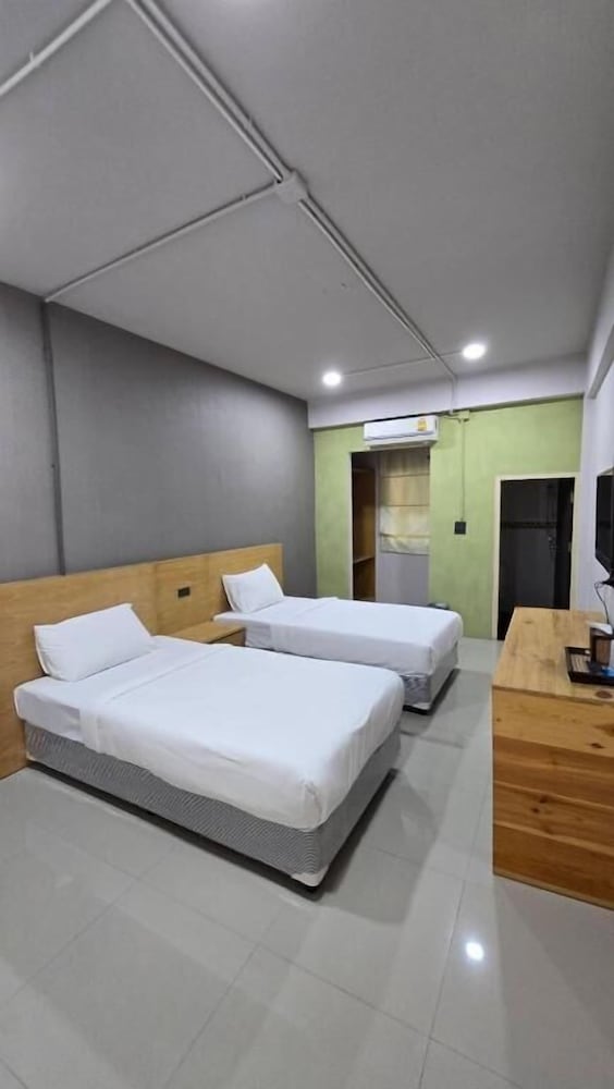 Jonah Hotel