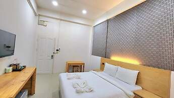 Jonah Hotel