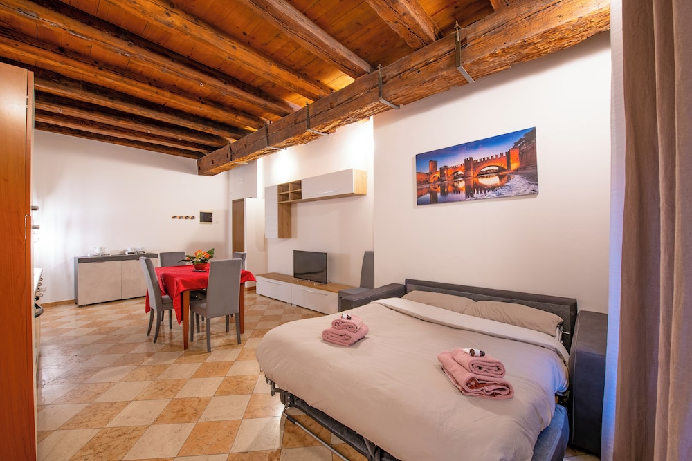 You & Me Corporation Home Verona Centro