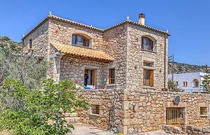 Sea Front Stone Villa Near Monemvasia
