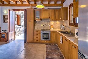 Sea Front Stone Villa Near Monemvasia