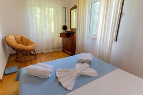 Orestis Stone Apartment for 2 With Garden