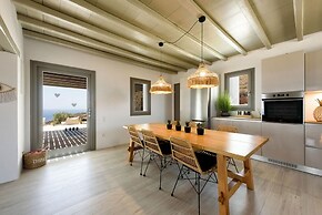 Rising Moon sea View Villa Near the Beach