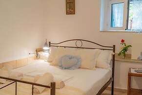 Peris Independent Stone Apartment for 3