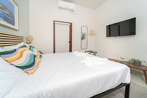 Room 11: Balcony Bliss in Creative Santurce