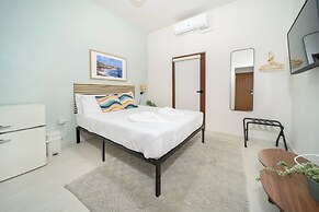 Room 11: Balcony Bliss in Creative Santurce