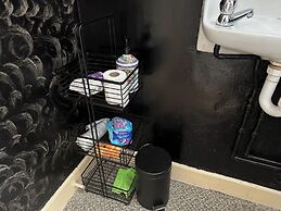 Charming Reading Garden House Pet Friendly