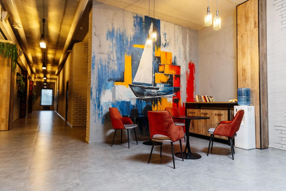 Avenue Hotel