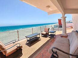 Your Beachfront Escape Close to Everything