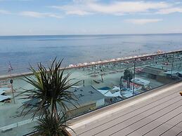 Wave 2 Promenada Apartments