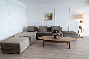 Wave 2 Promenada Apartments