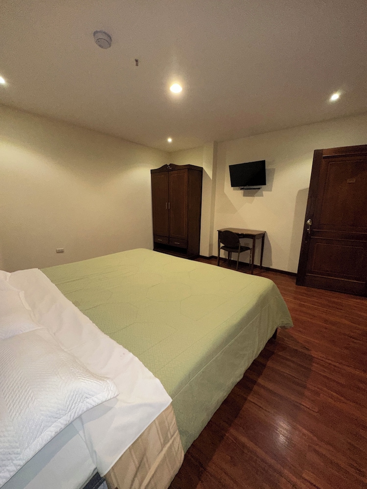 Hotel & Suites El Quijote