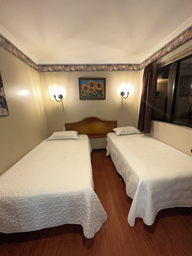 Hotel & Suites El Quijote