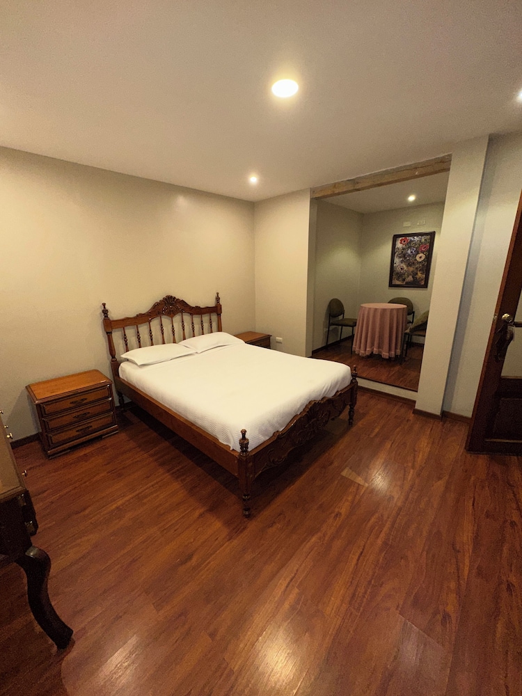 Hotel & Suites El Quijote