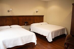 Hotel & Suites El Quijote