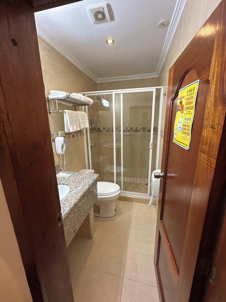 Hotel & Suites El Quijote