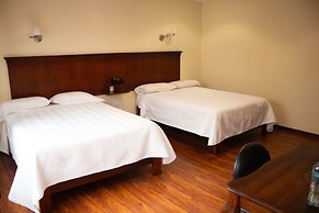 Hotel & Suites El Quijote