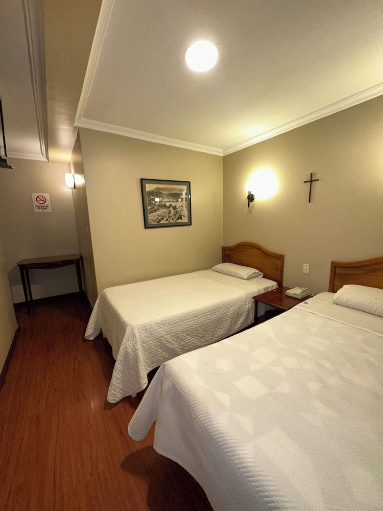 Hotel & Suites El Quijote