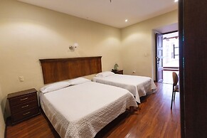 Hotel & Suites El Quijote