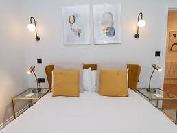 The Salisbury Apartment 202