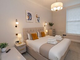 The Salisbury Apartment 201