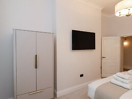The Salisbury Apartment 201