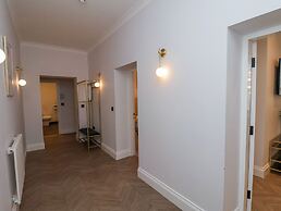 The Salisbury Apartment 201