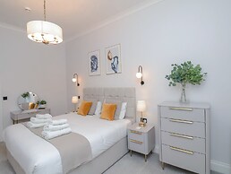 The Salisbury Apartment 201