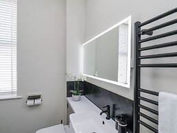 The Salisbury Apartment 303
