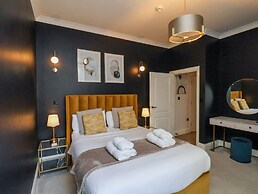 The Salisbury Apartment 303