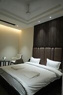 HOTEL THE ROYALISTA