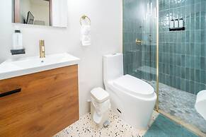 Room 3: Vibrant Walkable Hub in Santurce