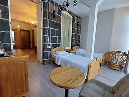 Old Avenue Hotel