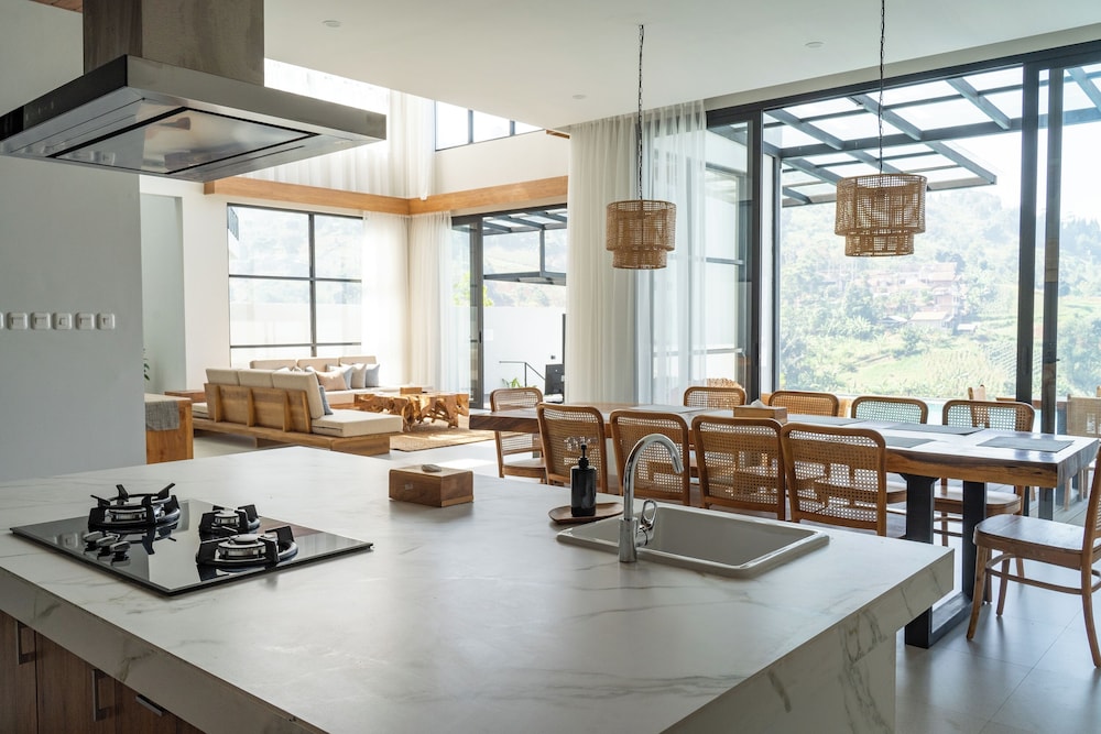Beverly Hill Mountain View Villa 8BR