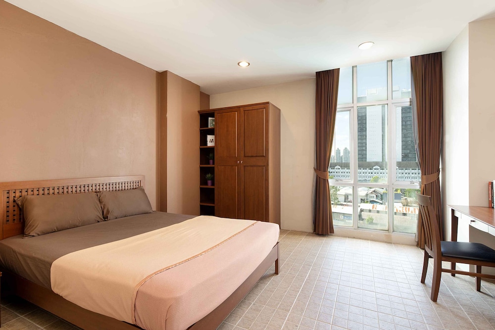 181 Ekkamai Apartment
