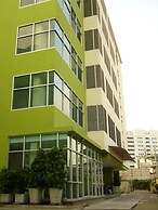 181 Ekkamai Apartment